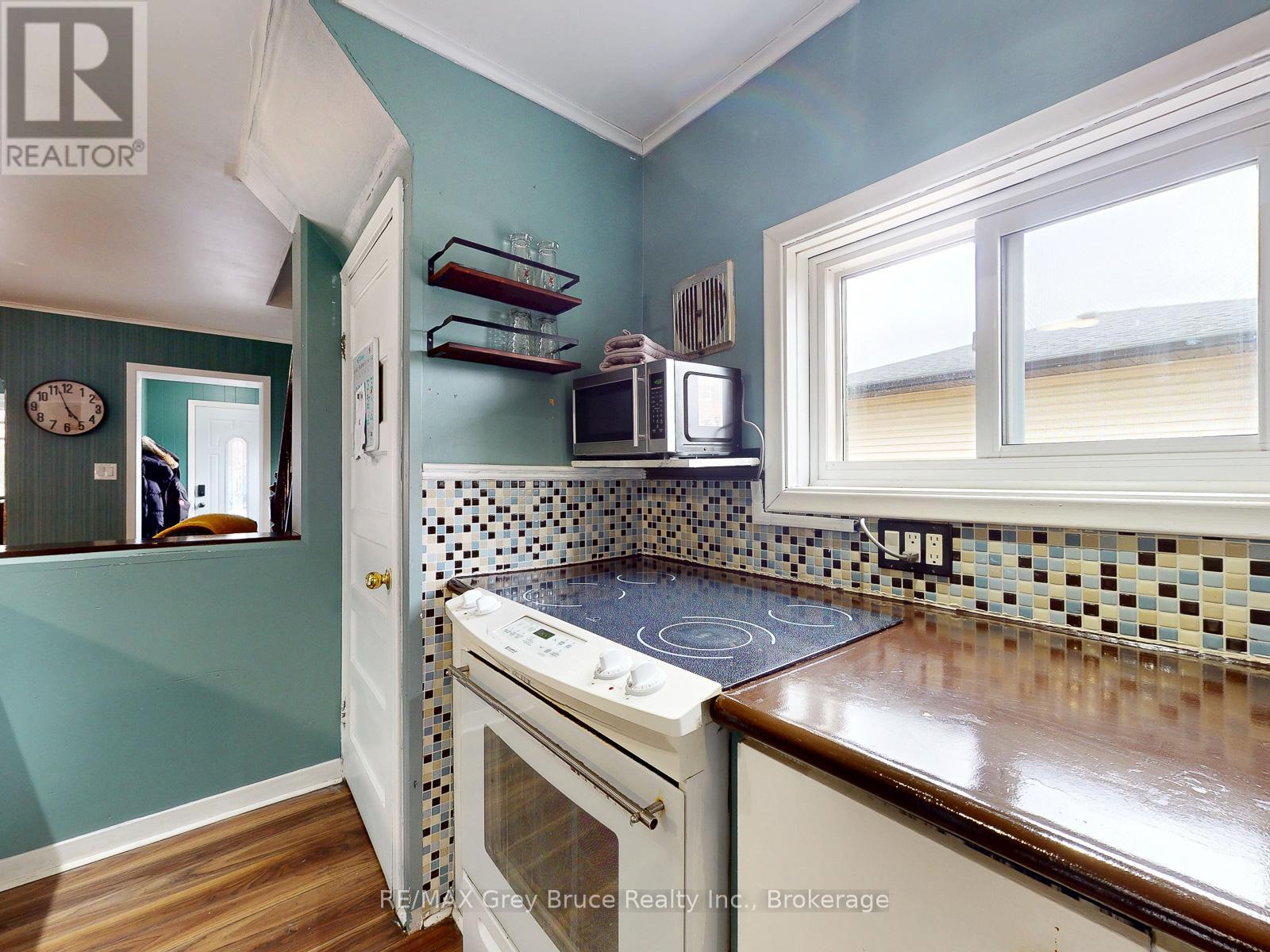 561 17th Street W, Owen Sound, Ontario  N4K 4B6 - Photo 15 - X12955440