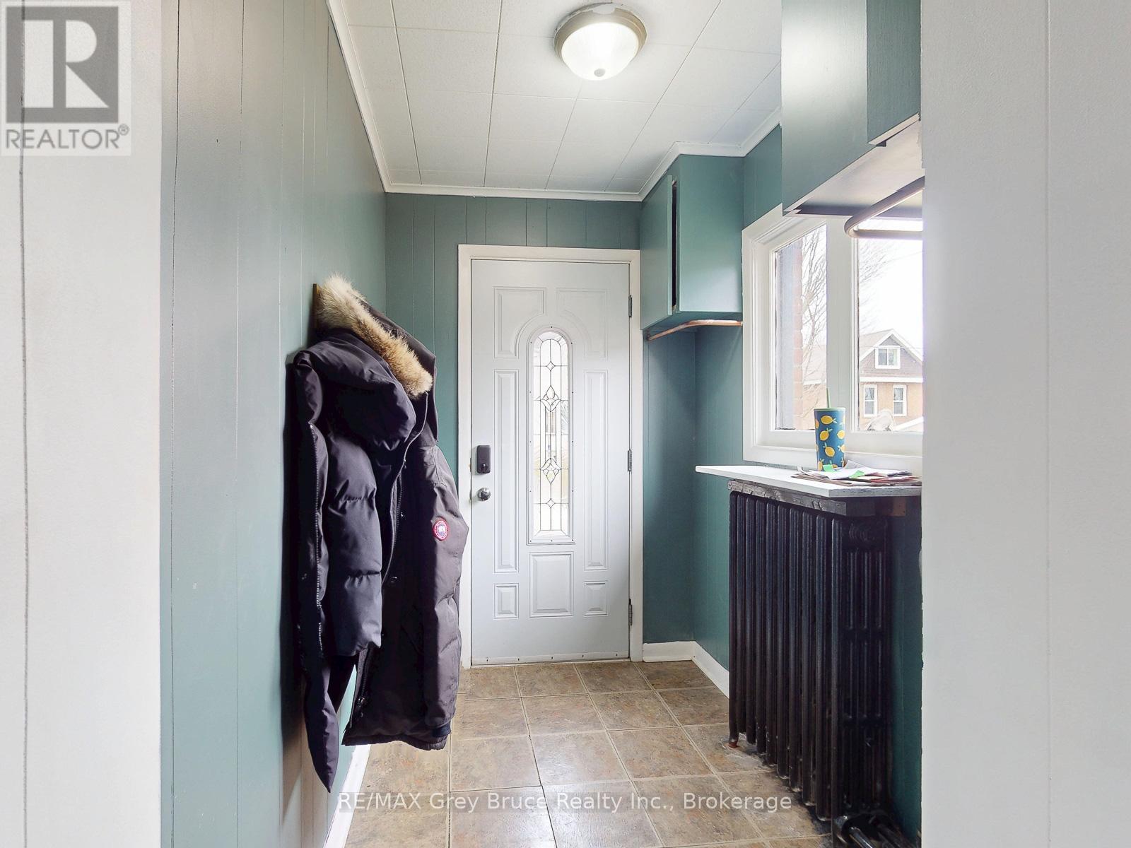 561 17th Street W, Owen Sound, Ontario  N4K 4B6 - Photo 6 - X12955440