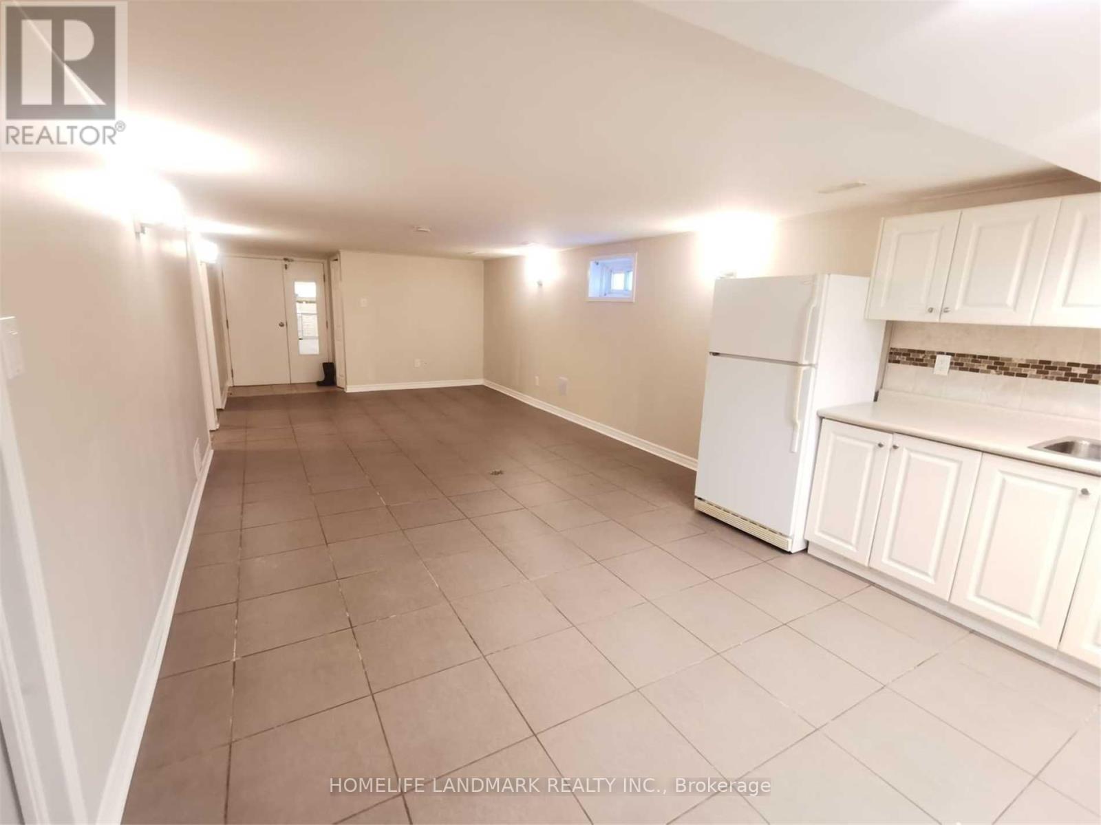 727 Hewson Drive, Pickering, Ontario  L1W 1T6 - Photo 2 - E12955386