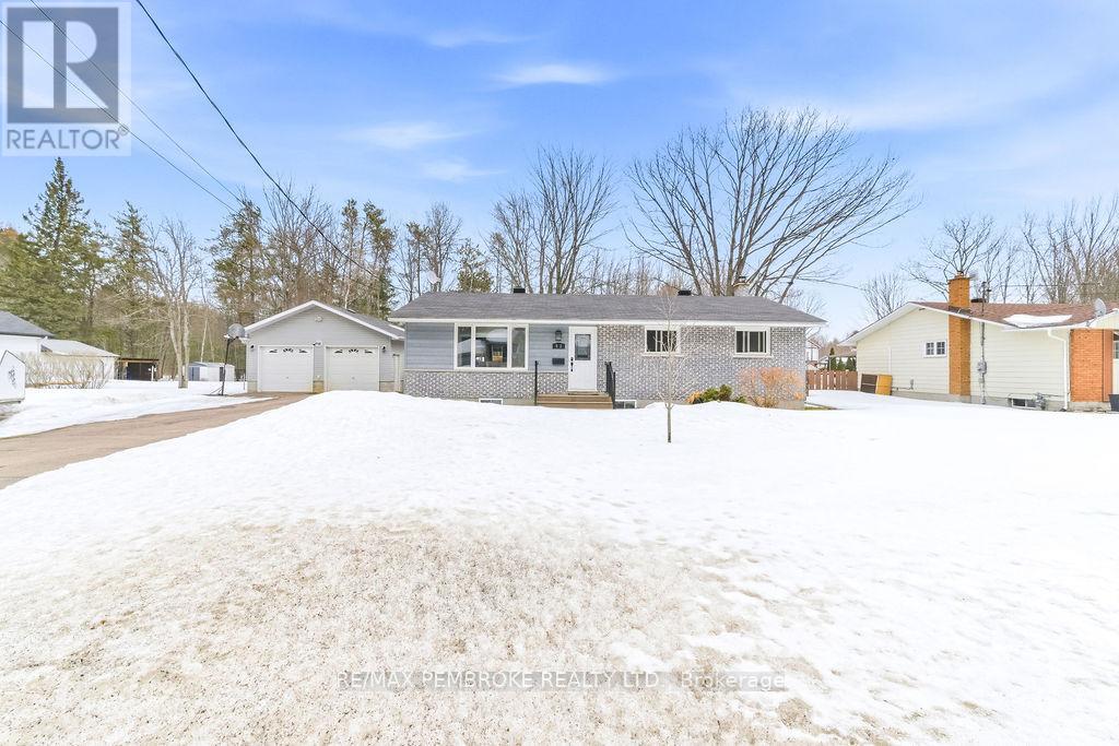 52 Laurentian Drive, Petawawa, Ontario  K8H 2M3 - Photo 2 - X12955448