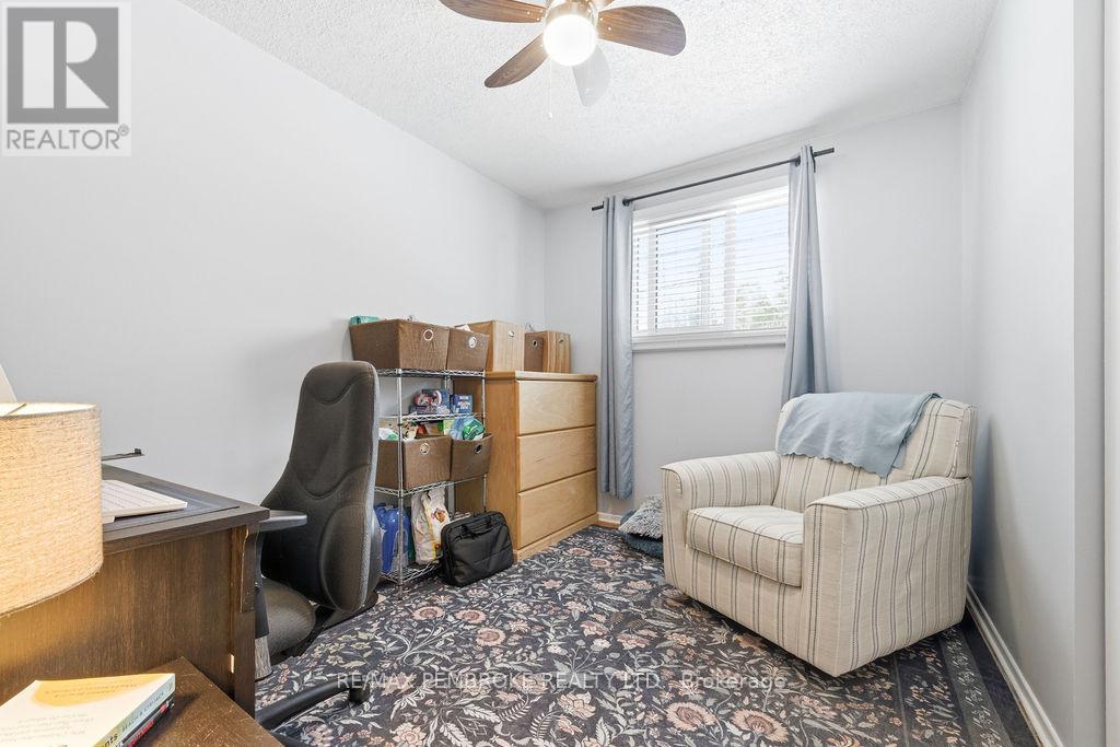 52 Laurentian Drive, Petawawa, Ontario  K8H 2M3 - Photo 22 - X12955448