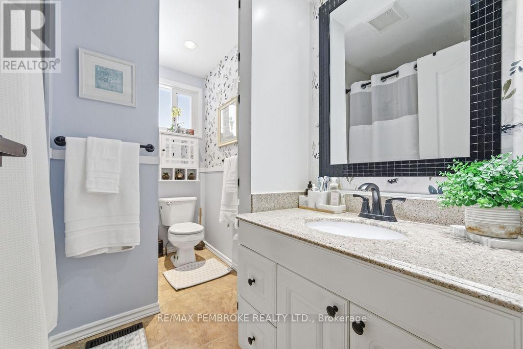 52 Laurentian Drive, Petawawa, Ontario  K8H 2M3 - Photo 24 - X12955448