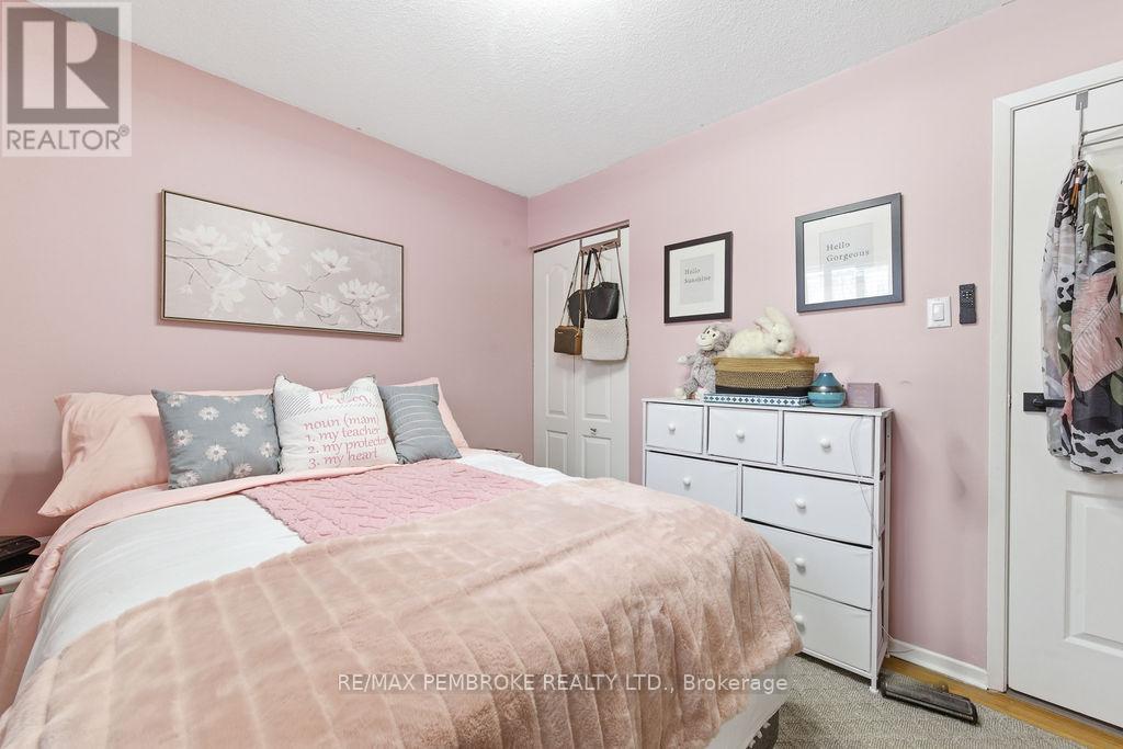 52 Laurentian Drive, Petawawa, Ontario  K8H 2M3 - Photo 30 - X12955448