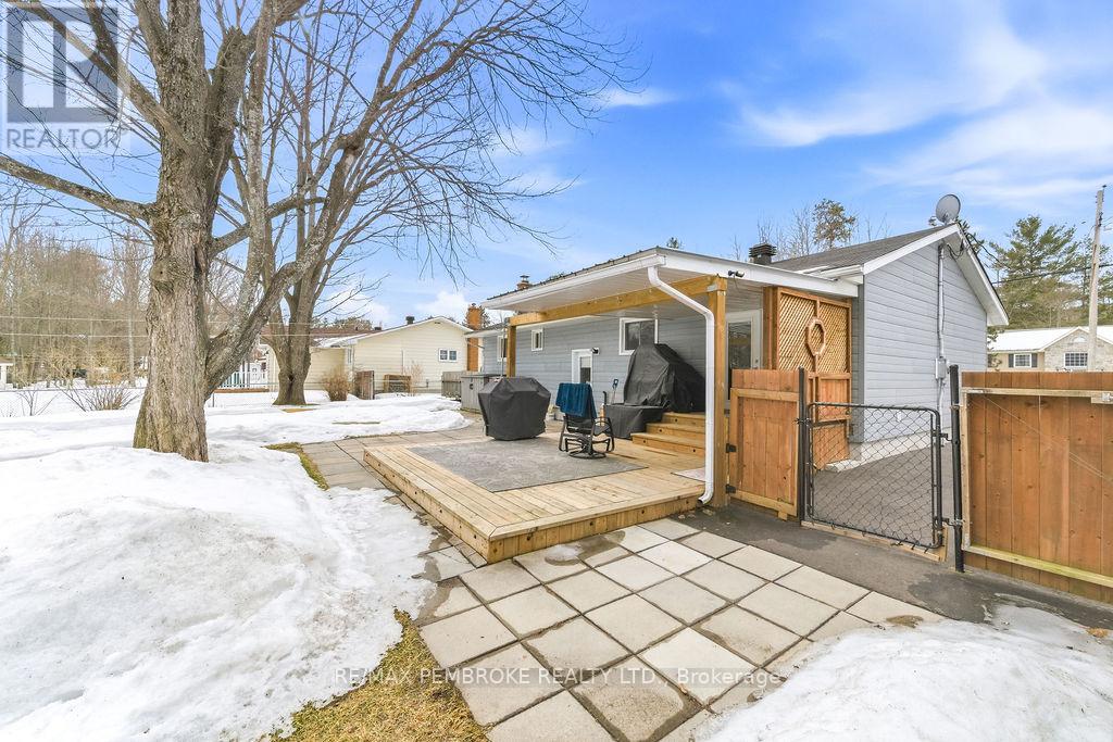 52 Laurentian Drive, Petawawa, Ontario  K8H 2M3 - Photo 41 - X12955448