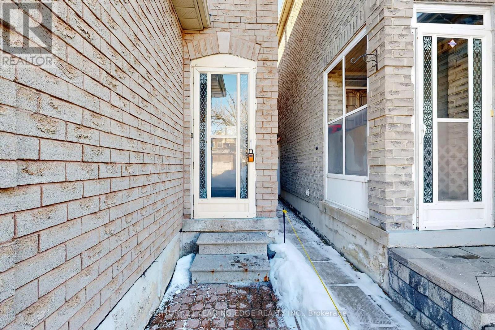 Main Floor - 107 Joycedale Street, Markham, Ontario  L3S 3J2 - Photo 2 - N12955380