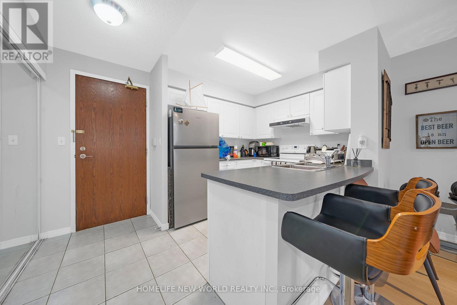 105 - 3 Ellesmere Street, Richmond Hill, Ontario  L4B 4N2 - Photo 2 - N12955398