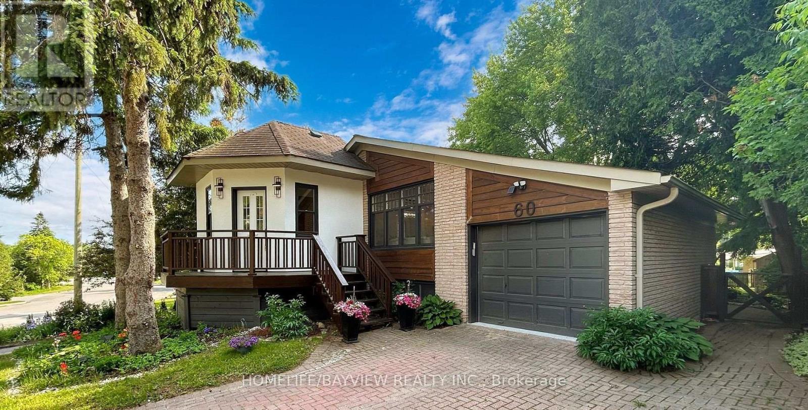 60 Hillview Drive, Newmarket, Ontario  L3Y 4H9 - Photo 2 - N12955428