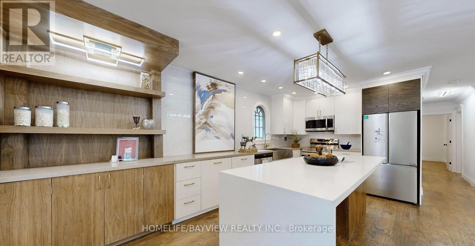 60 Hillview Drive, Newmarket, Ontario  L3Y 4H9 - Photo 4 - N12955428