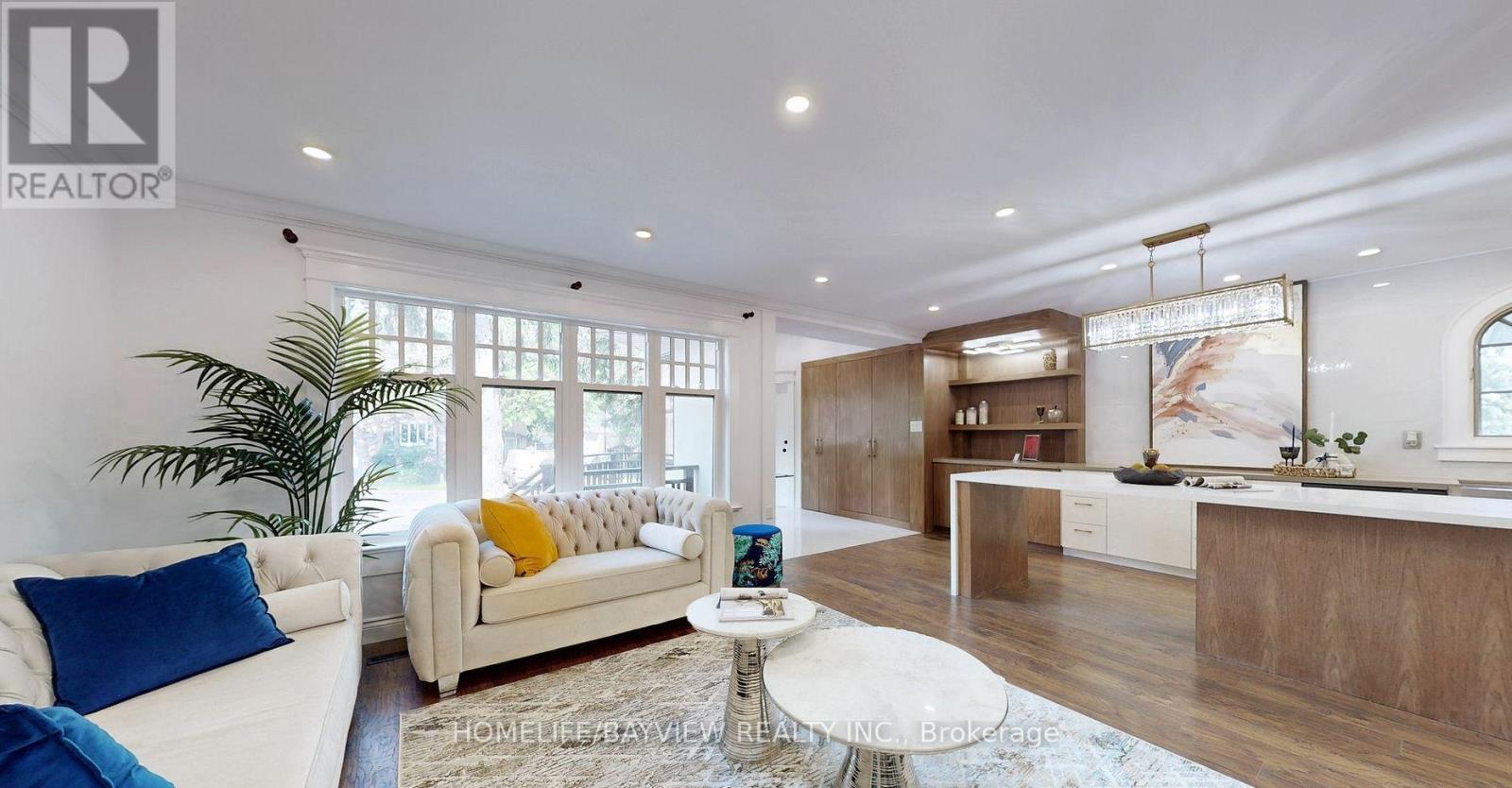 60 Hillview Drive, Newmarket, Ontario  L3Y 4H9 - Photo 5 - N12955428