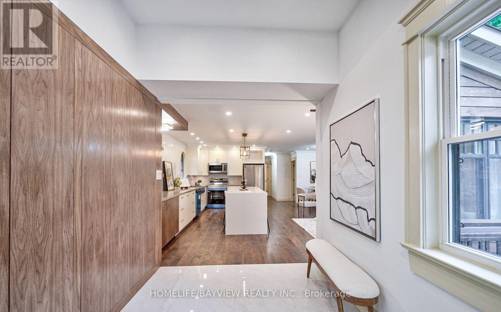 60 Hillview Drive, Newmarket, Ontario  L3Y 4H9 - Photo 6 - N12955428