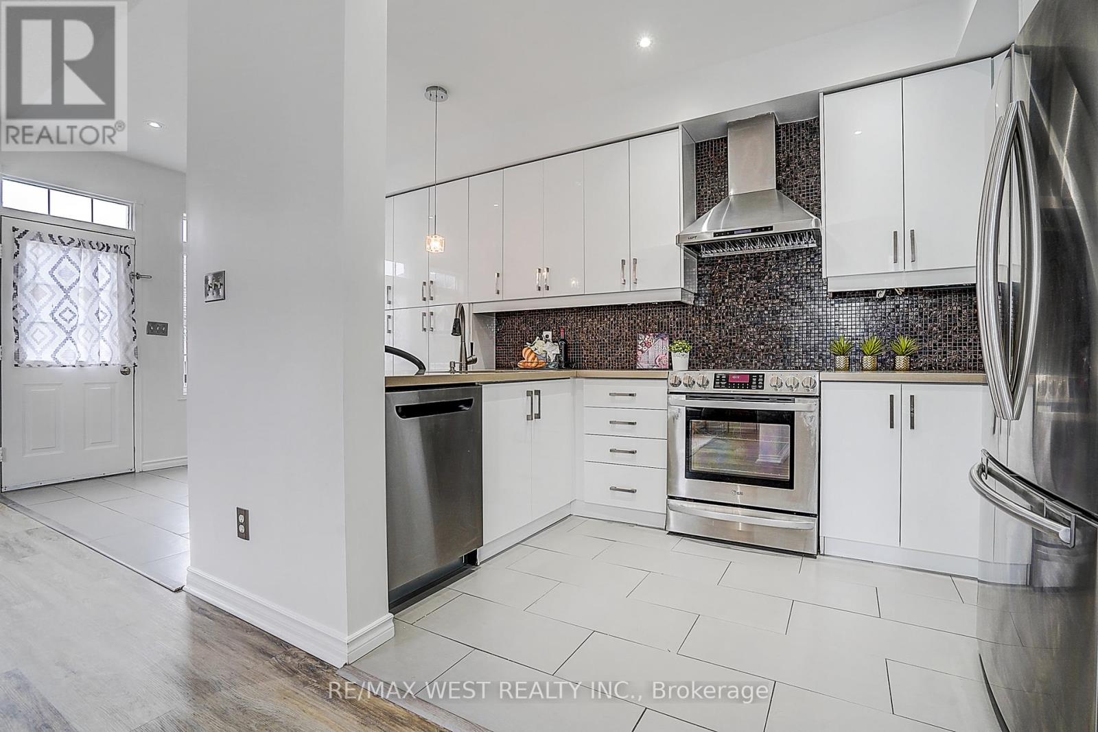 11 Dancer's Drive, Markham, Ontario  L6C 2C4 - Photo 24 - N12955452