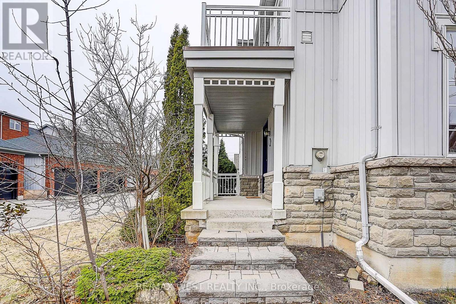 11 Dancer's Drive, Markham, Ontario  L6C 2C4 - Photo 3 - N12955452