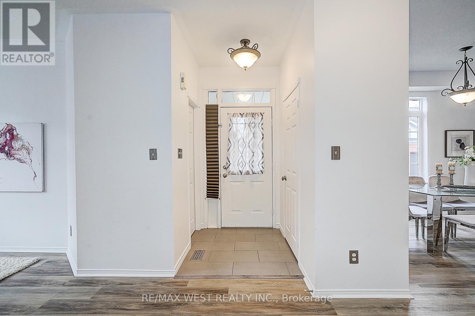 11 Dancer's Drive, Markham, Ontario  L6C 2C4 - Photo 6 - N12955452