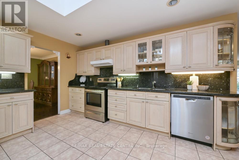 46 Grassington Crescent, Brampton, Ontario  L6S 1Z6 - Photo 5 - W12955442