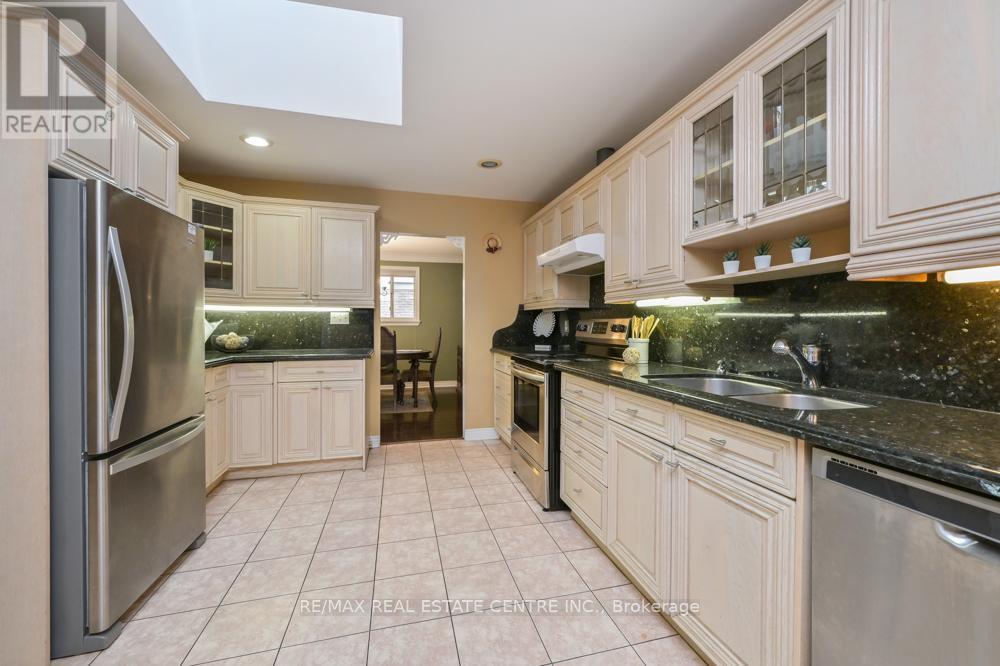 46 Grassington Crescent, Brampton, Ontario  L6S 1Z6 - Photo 6 - W12955442