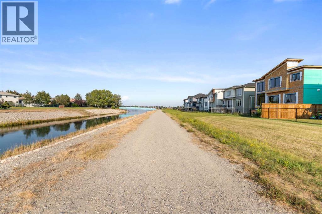 224 South Shore View, Chestermere, Alberta  T1X 2Y3 - Photo 4 - A2290941