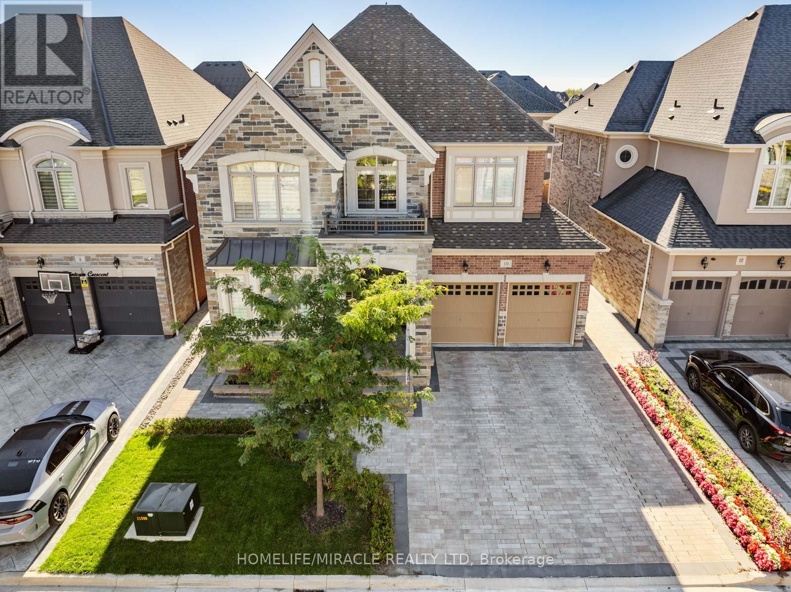 10 Erintown Crescent, Brampton, Ontario  L6P 4H2 - Photo 2 - W12952818