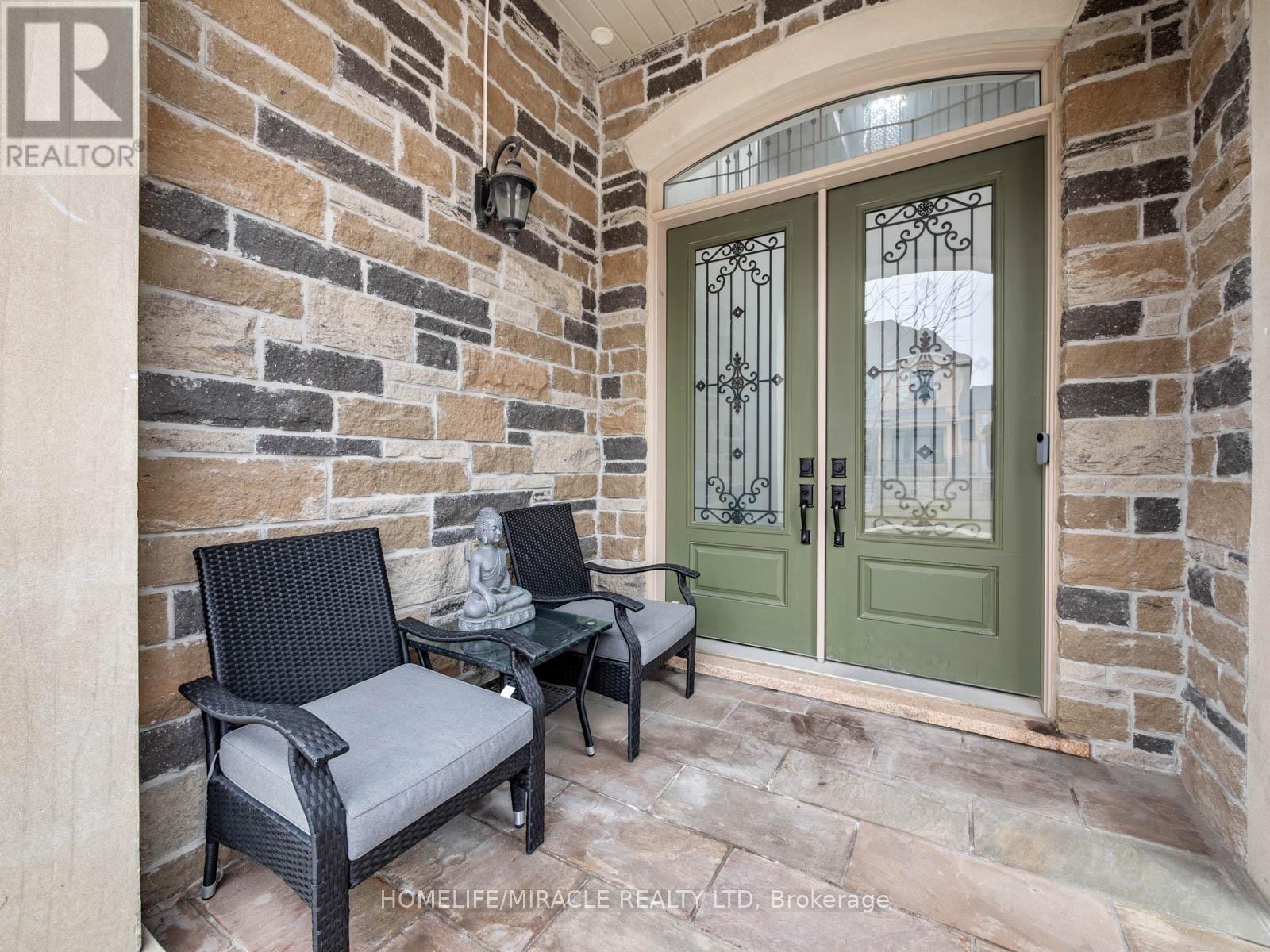 10 Erintown Crescent, Brampton, Ontario  L6P 4H2 - Photo 5 - W12952818