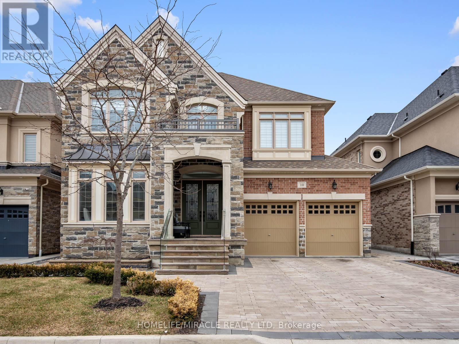 10 Erintown Crescent, Brampton, Ontario  L6P 4H2 - Photo 3 - W12952818