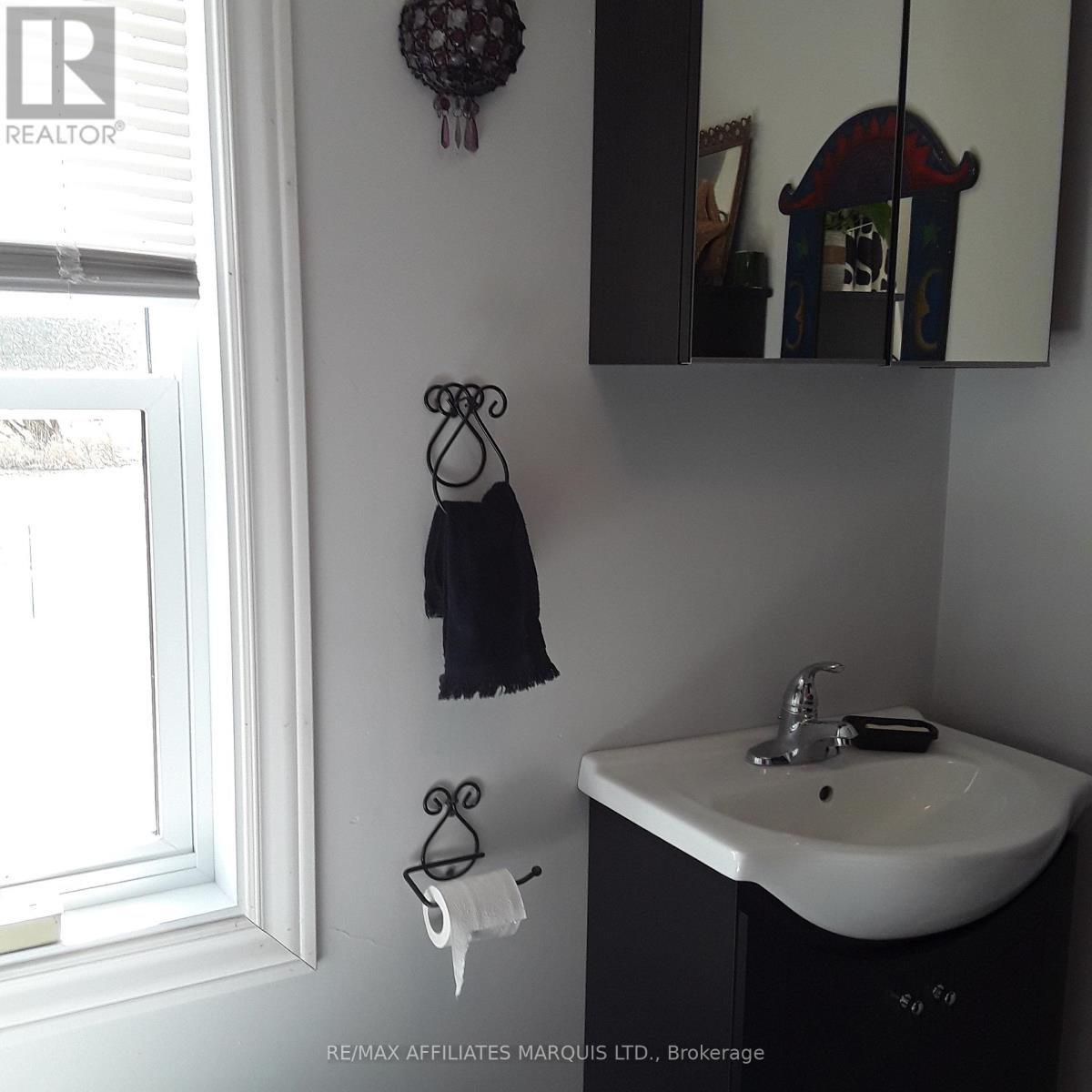 10390 Hanesville Road W, South Dundas, Ontario  K0E 1C0 - Photo 5 - X12932588