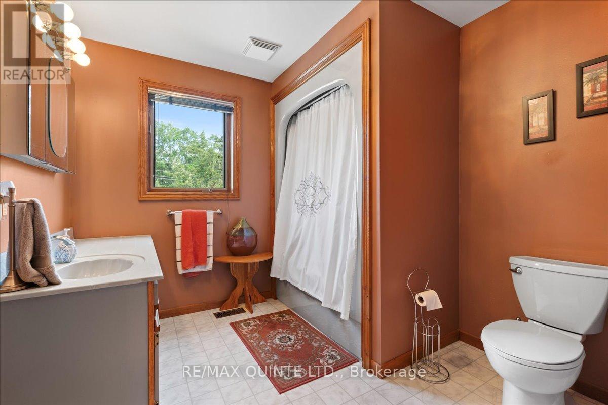 338 Sunrise Drive, Prince Edward County, Ontario  K8N 4Z7 - Photo 26 - X12955486