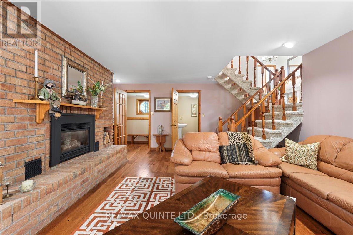 338 Sunrise Drive, Prince Edward County, Ontario  K8N 4Z7 - Photo 34 - X12955486