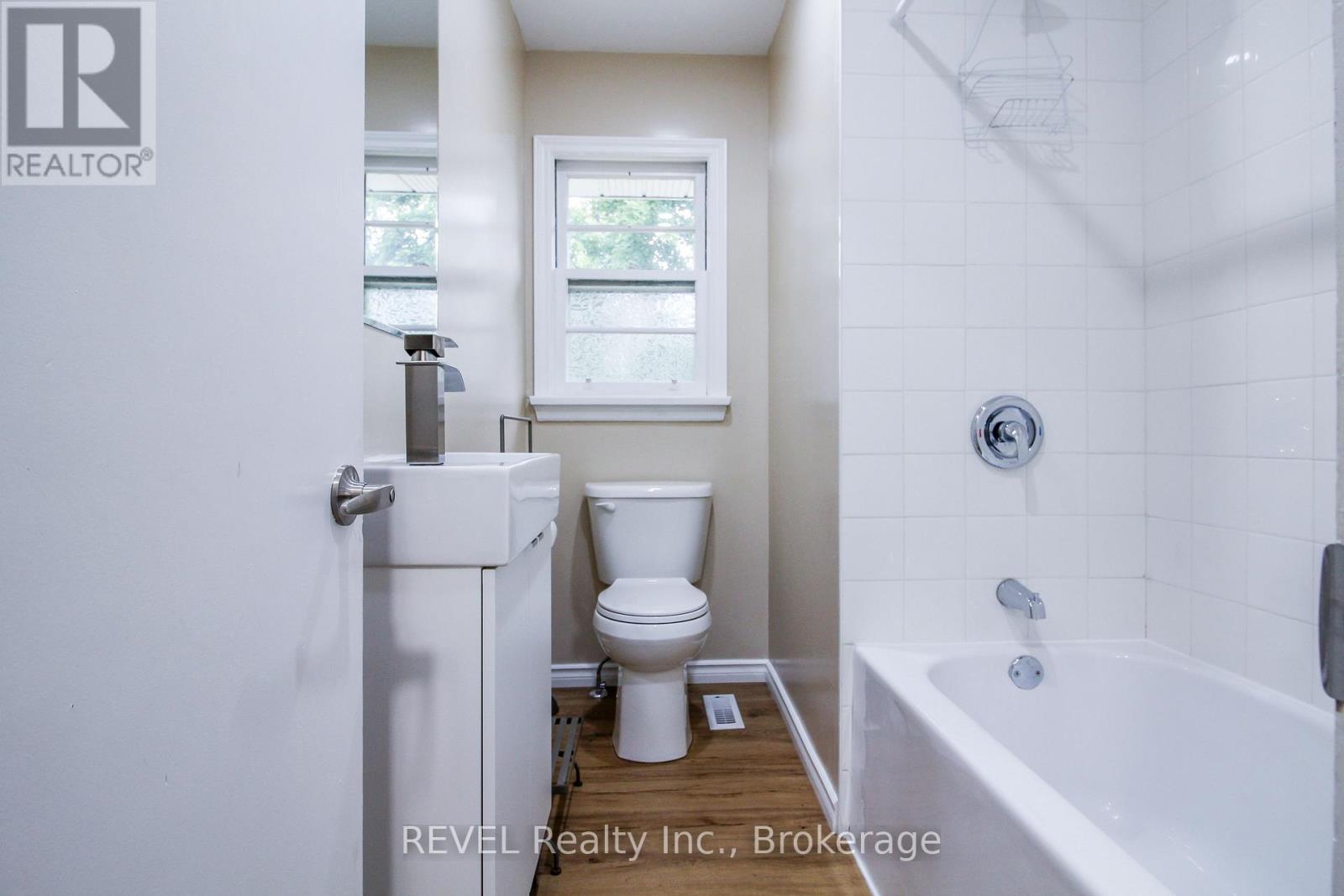 3 Whiteoak Drive, St. Catharines, Ontario  L2M 3B3 - Photo 18 - X12800750