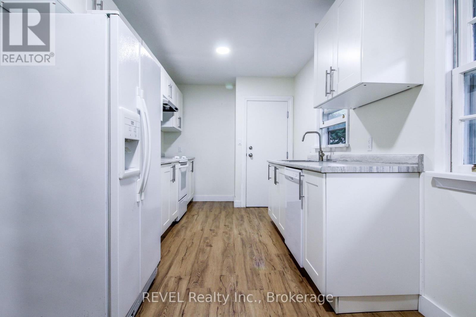 3 Whiteoak Drive, St. Catharines, Ontario  L2M 3B3 - Photo 8 - X12800750