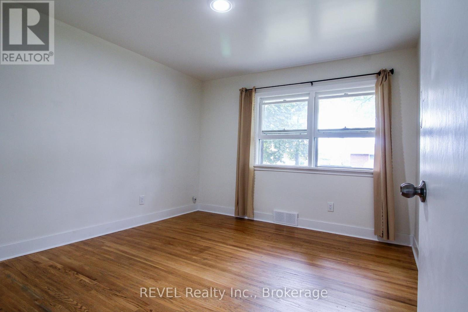 3 Whiteoak Drive, St. Catharines, Ontario  L2M 3B3 - Photo 17 - X12800750