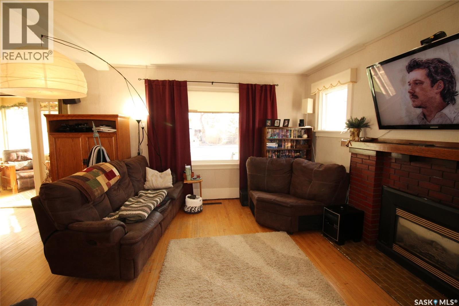 663 2nd Street E, Shaunavon, Saskatchewan  S0N 2M0 - Photo 11 - SK032035