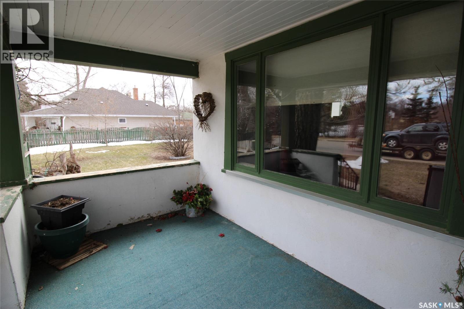 663 2nd Street E, Shaunavon, Saskatchewan  S0N 2M0 - Photo 3 - SK032035