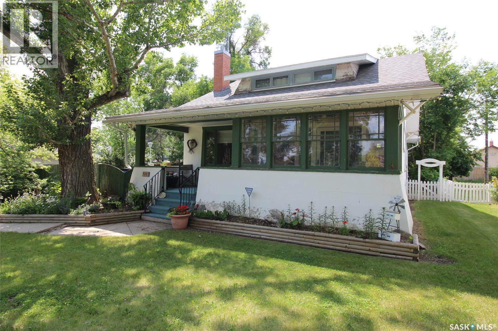 663 2nd Street E, Shaunavon, Saskatchewan  S0N 2M0 - Photo 36 - SK032035