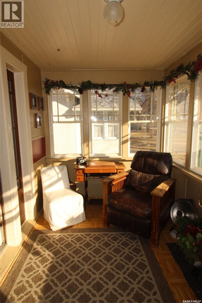 663 2nd Street E, Shaunavon, Saskatchewan  S0N 2M0 - Photo 4 - SK032035