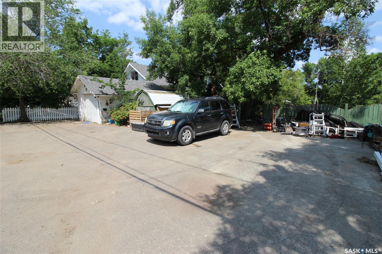 663 2nd Street E, Shaunavon, Saskatchewan  S0N 2M0 - Photo 45 - SK032035