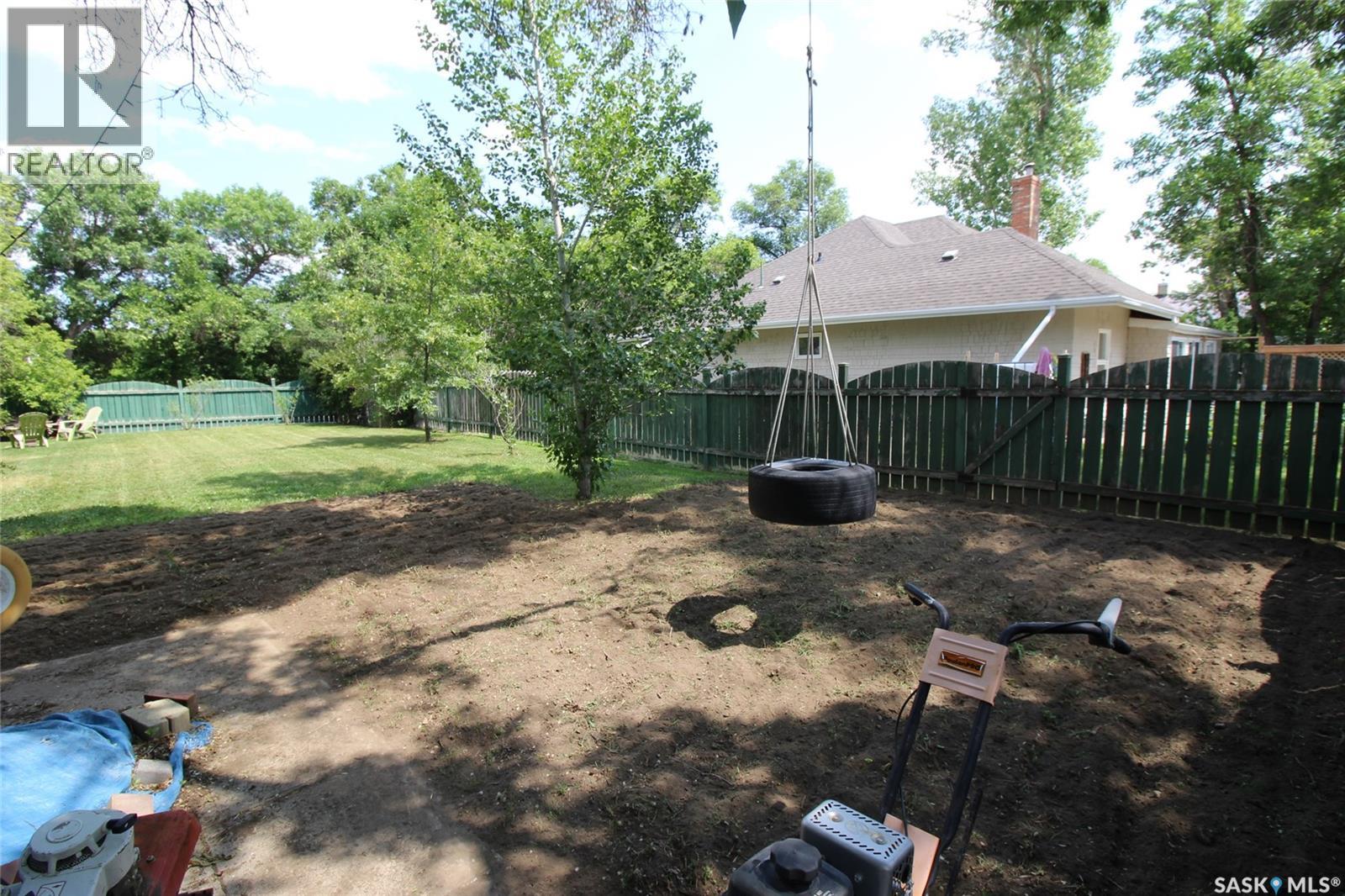 663 2nd Street E, Shaunavon, Saskatchewan  S0N 2M0 - Photo 46 - SK032035