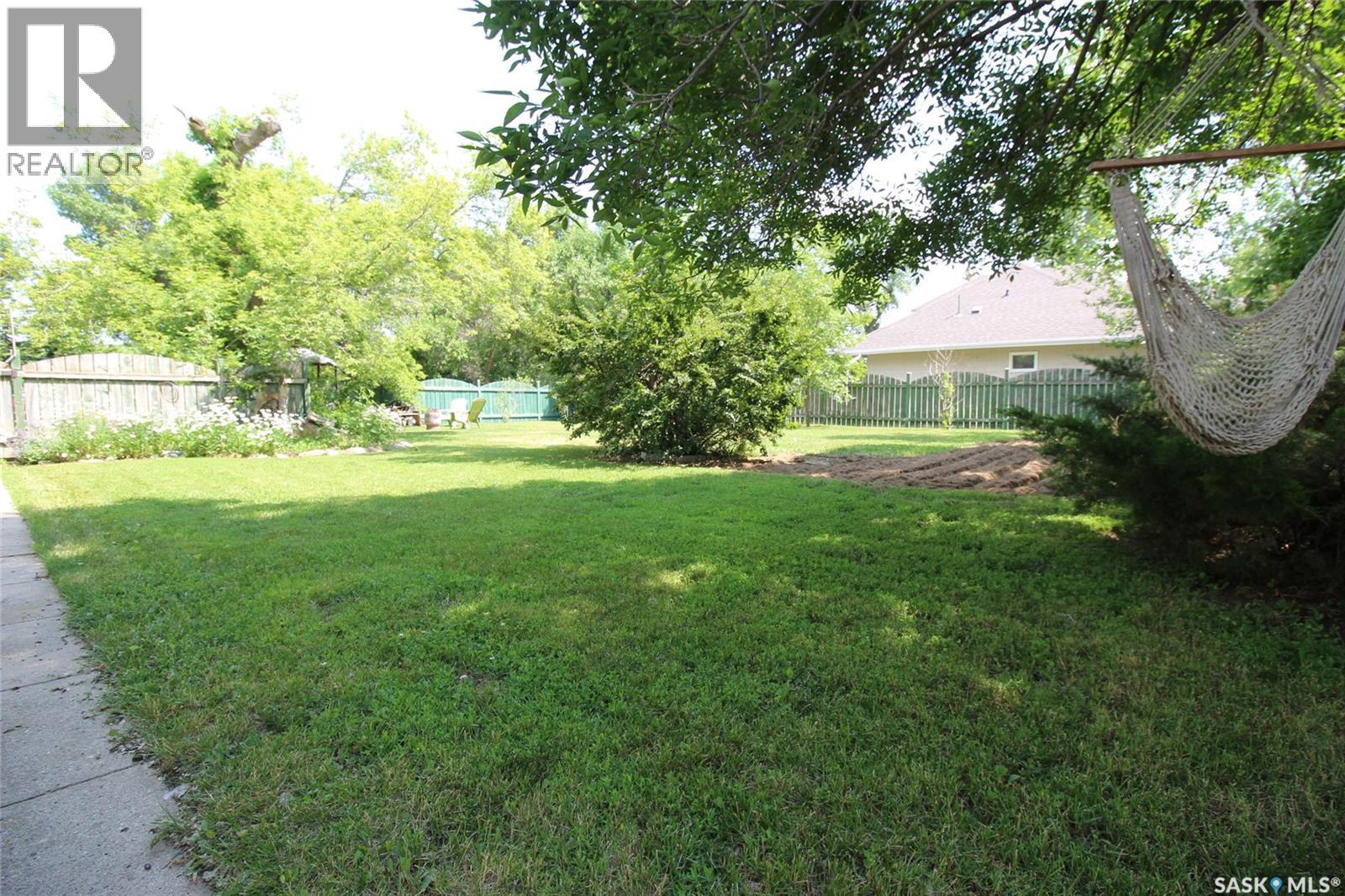 663 2nd Street E, Shaunavon, Saskatchewan  S0N 2M0 - Photo 47 - SK032035