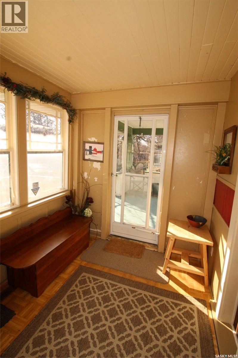 663 2nd Street E, Shaunavon, Saskatchewan  S0N 2M0 - Photo 5 - SK032035