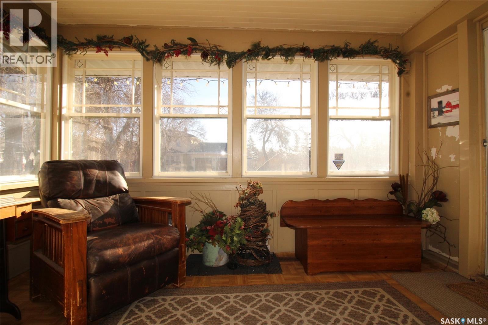 663 2nd Street E, Shaunavon, Saskatchewan  S0N 2M0 - Photo 6 - SK032035