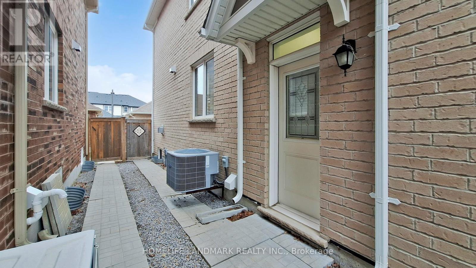 97 Cornwall Drive, Markham, Ontario  L6B 0Y8 - Photo 6 - N12951084