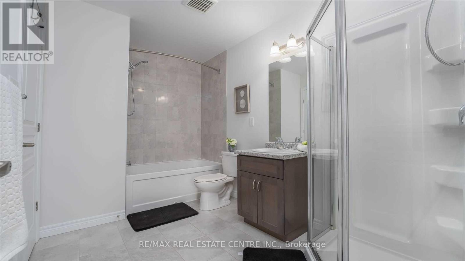 6 Oxfordshire Lane, Kitchener, Ontario  N2H 0B3 - Photo 13 - X12906790