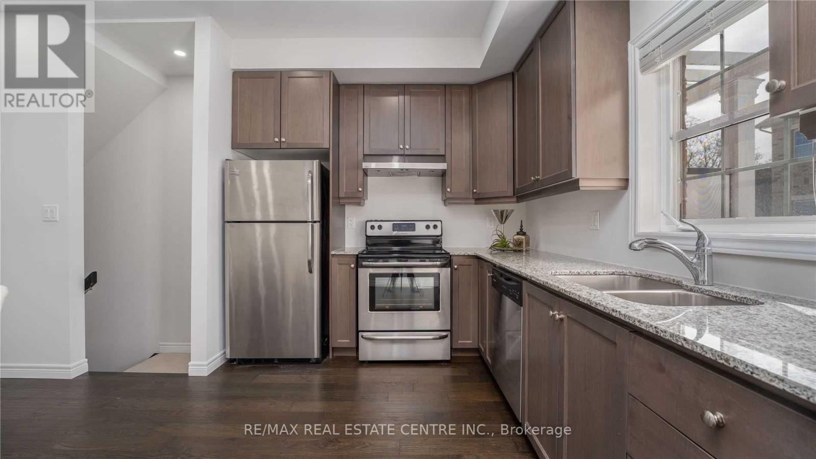 6 Oxfordshire Lane, Kitchener, Ontario  N2H 0B3 - Photo 7 - X12906790