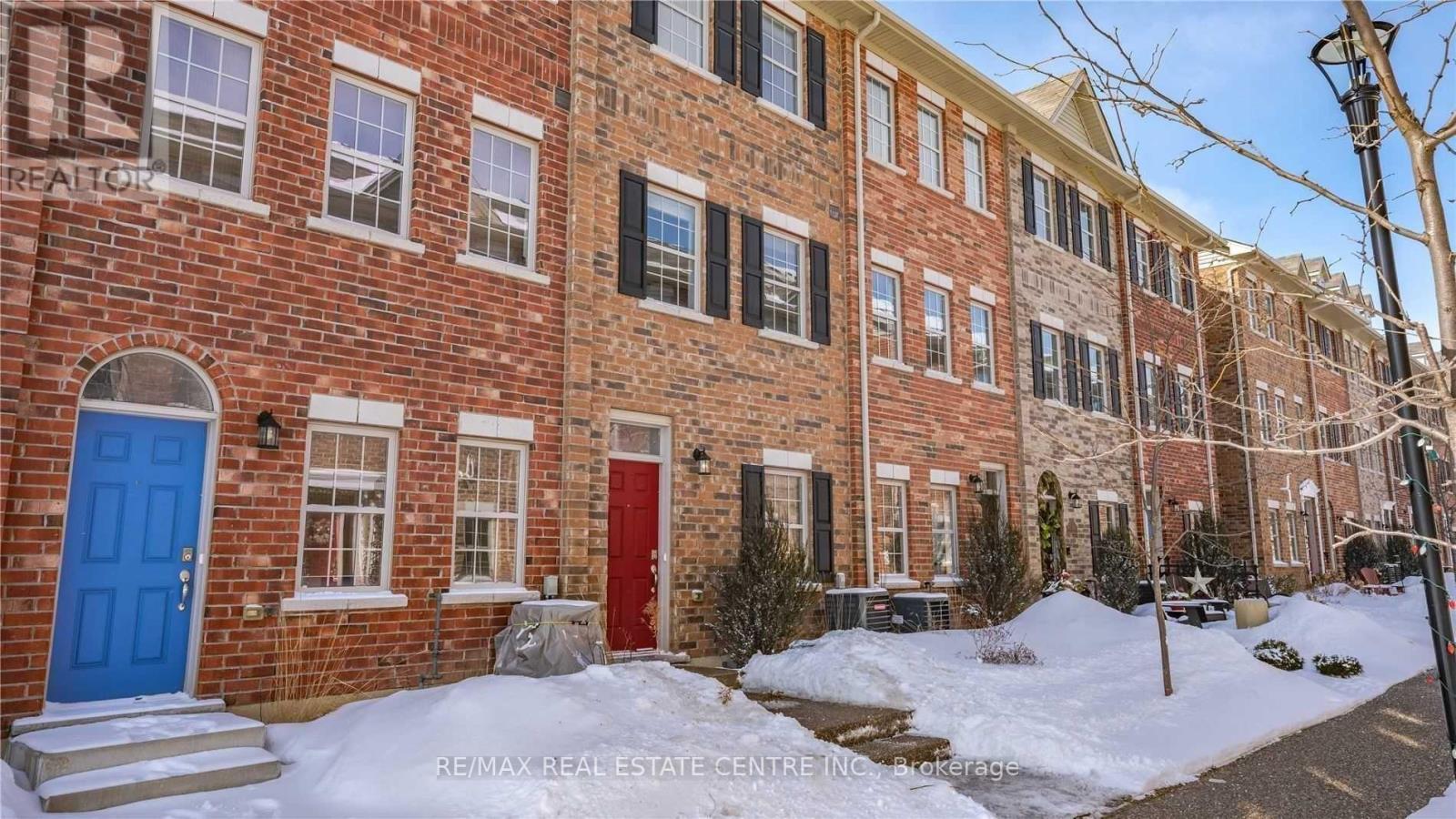 6 OXFORDSHIRE LANE, Kitchener, Ontario