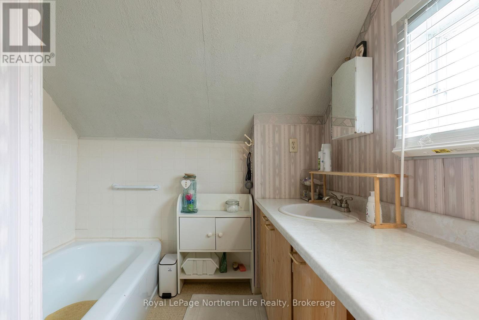 1403 Mckeown Avenue, North Bay, Ontario  P1B 7M7 - Photo 31 - X12952410