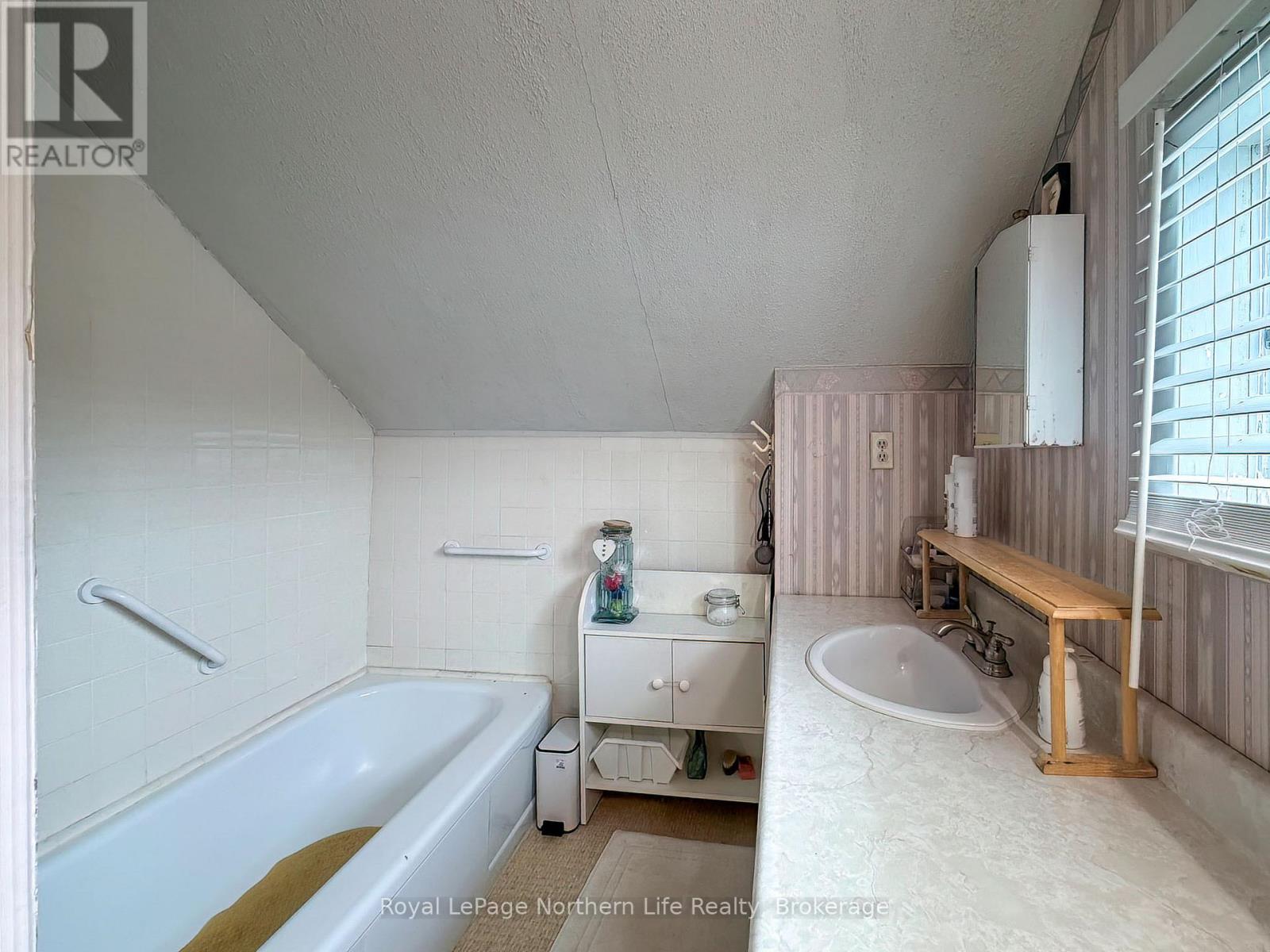 1403 Mckeown Avenue, North Bay, Ontario  P1B 7M7 - Photo 32 - X12952410