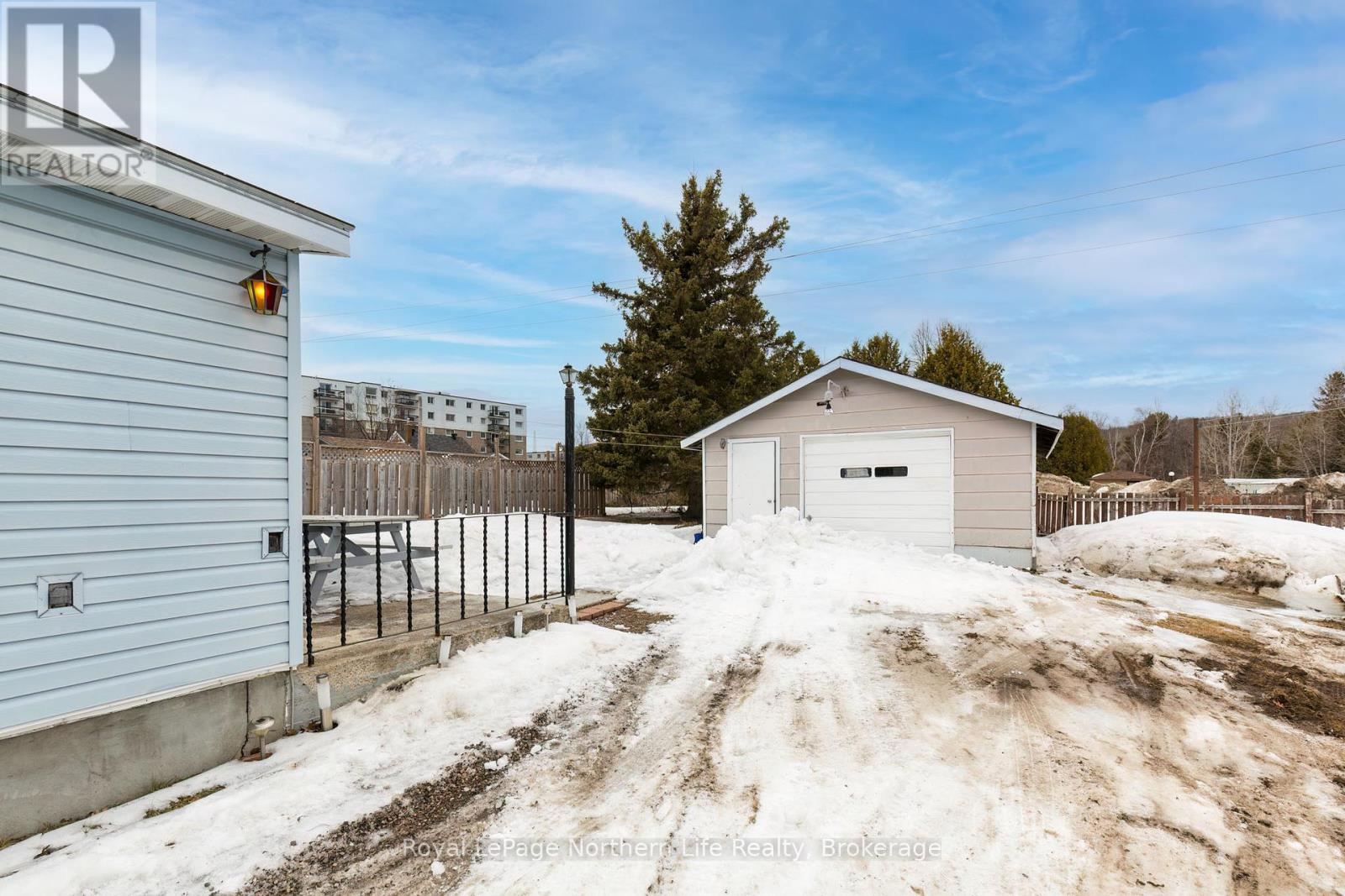1403 Mckeown Avenue, North Bay, Ontario  P1B 7M7 - Photo 37 - X12952410