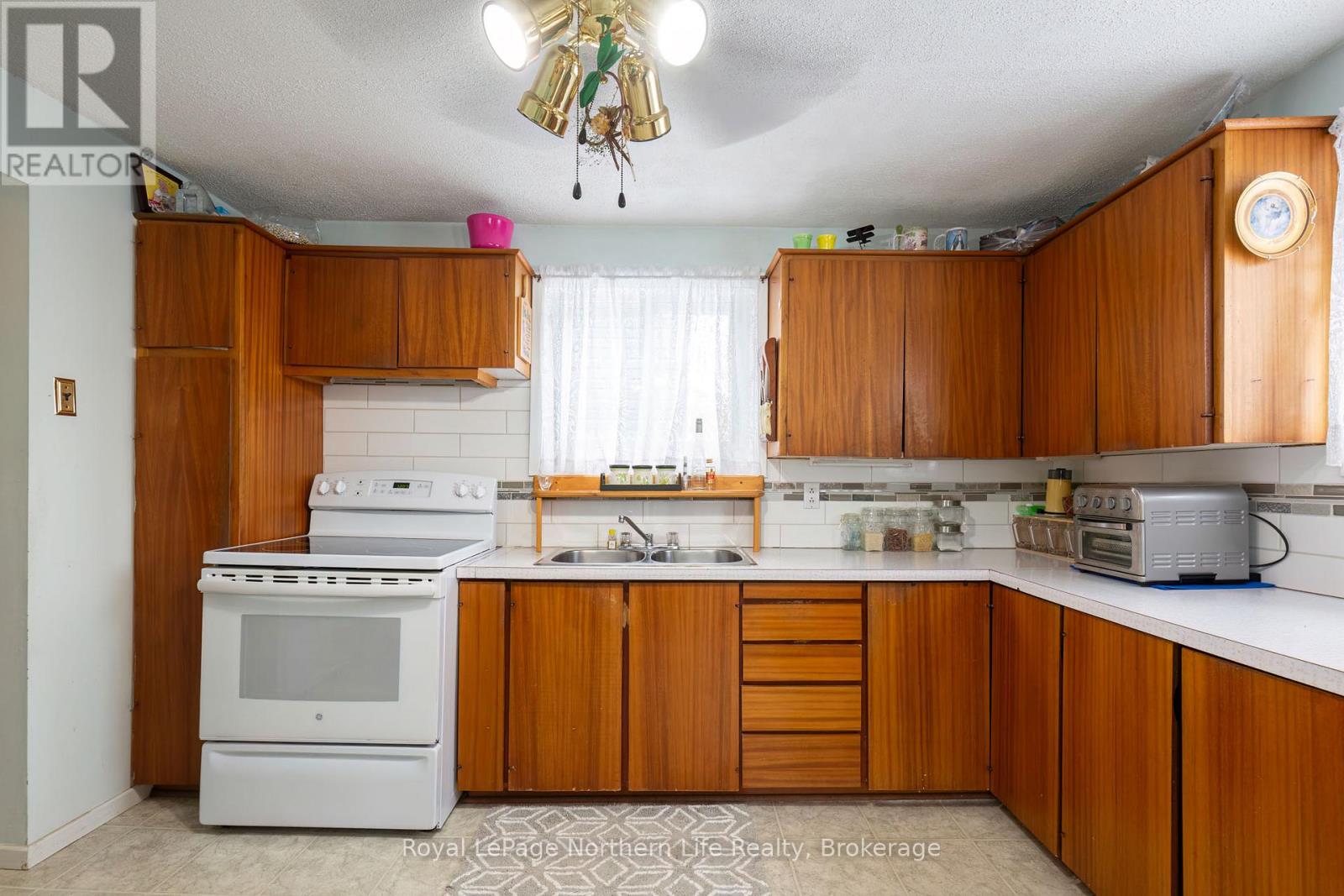 1403 Mckeown Avenue, North Bay, Ontario  P1B 7M7 - Photo 9 - X12952410