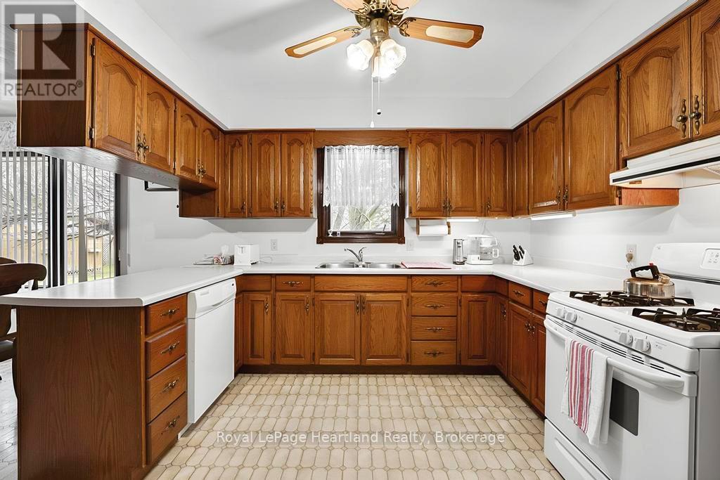 Photo 18 of 39 for 146 Princess Street