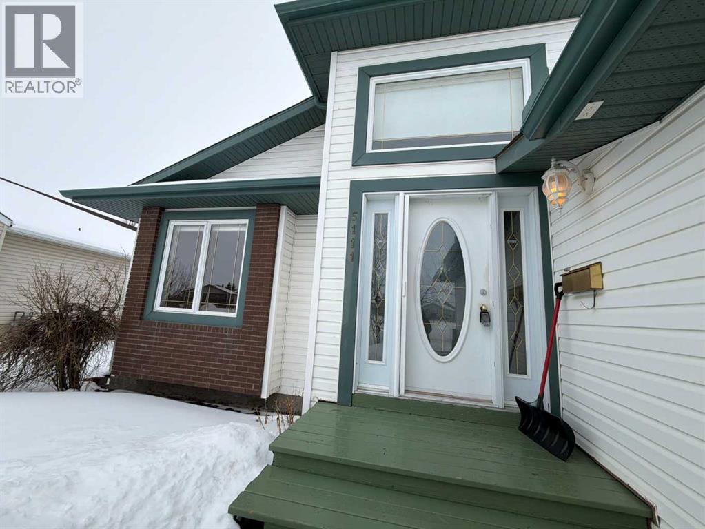 5111 Shannon Drive, Olds, Alberta  T4H 1X3 - Photo 5 - A2292047