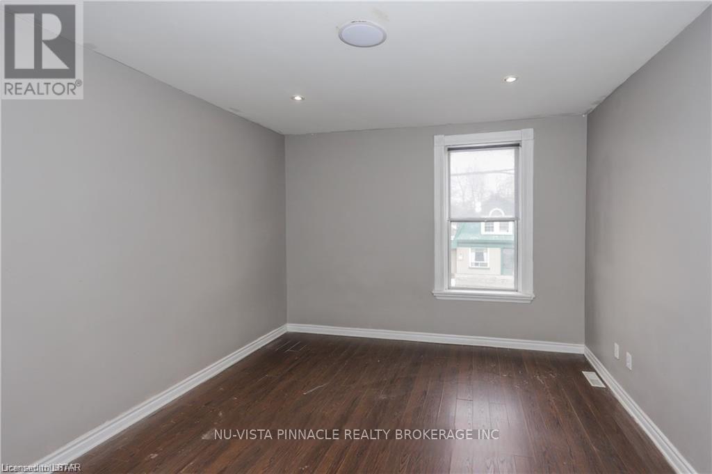 Upper Unit - 11 Oxford Street W, London North, Ontario  N6H 1R2 - Photo 9 - X12955516