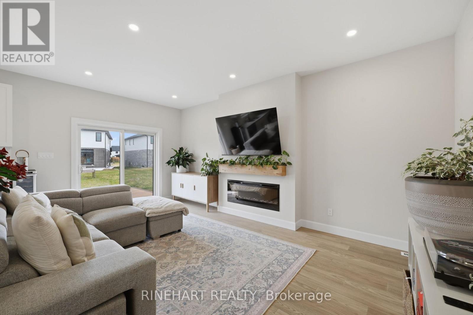 Photo 11 of 44 for 6445 Royal Magnolia Avenue